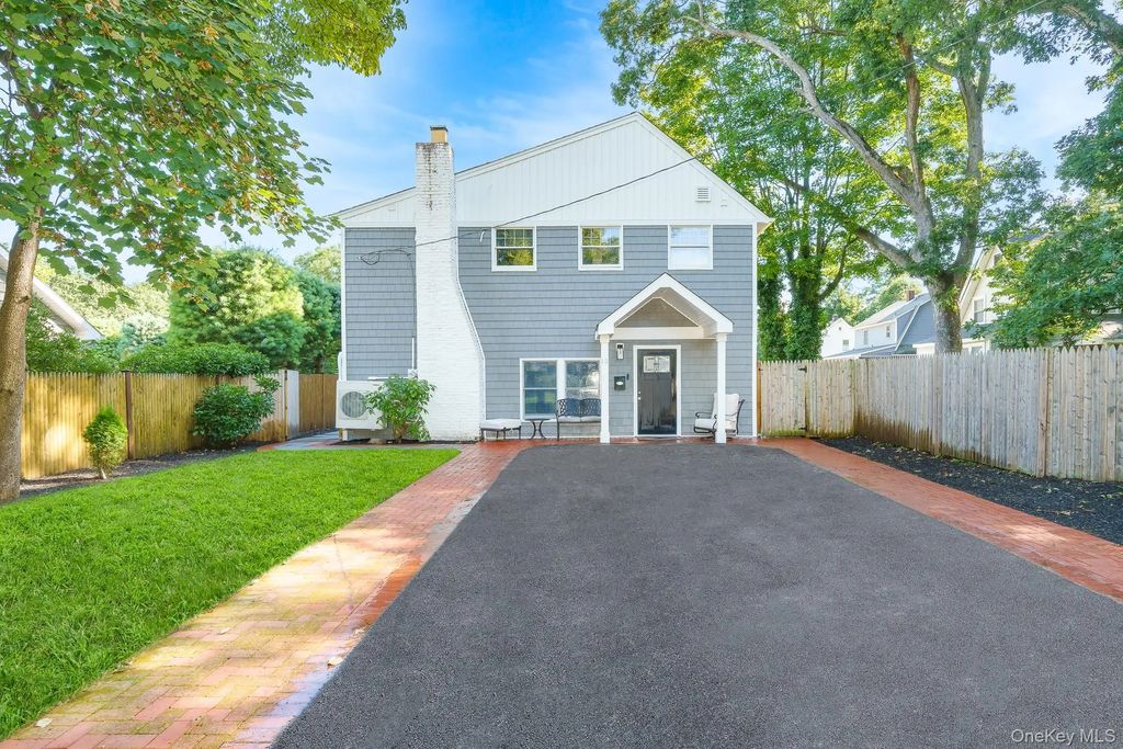 10 Hill Street, Northport