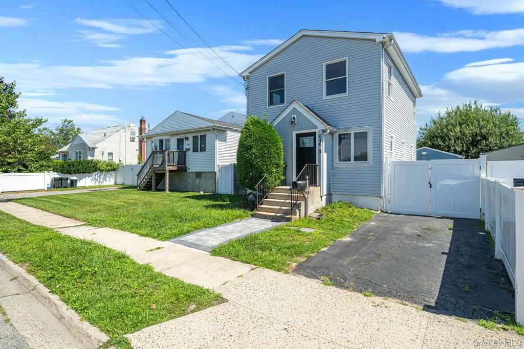 646 S 7th Street, Lindenhurst