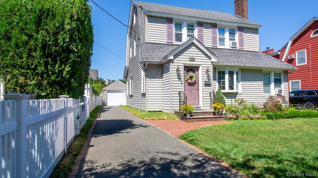 145 Raymond Street, Rockville Centre
