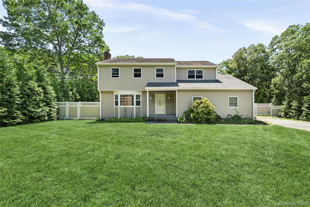 39 Sherwood Road, Hampton Bays