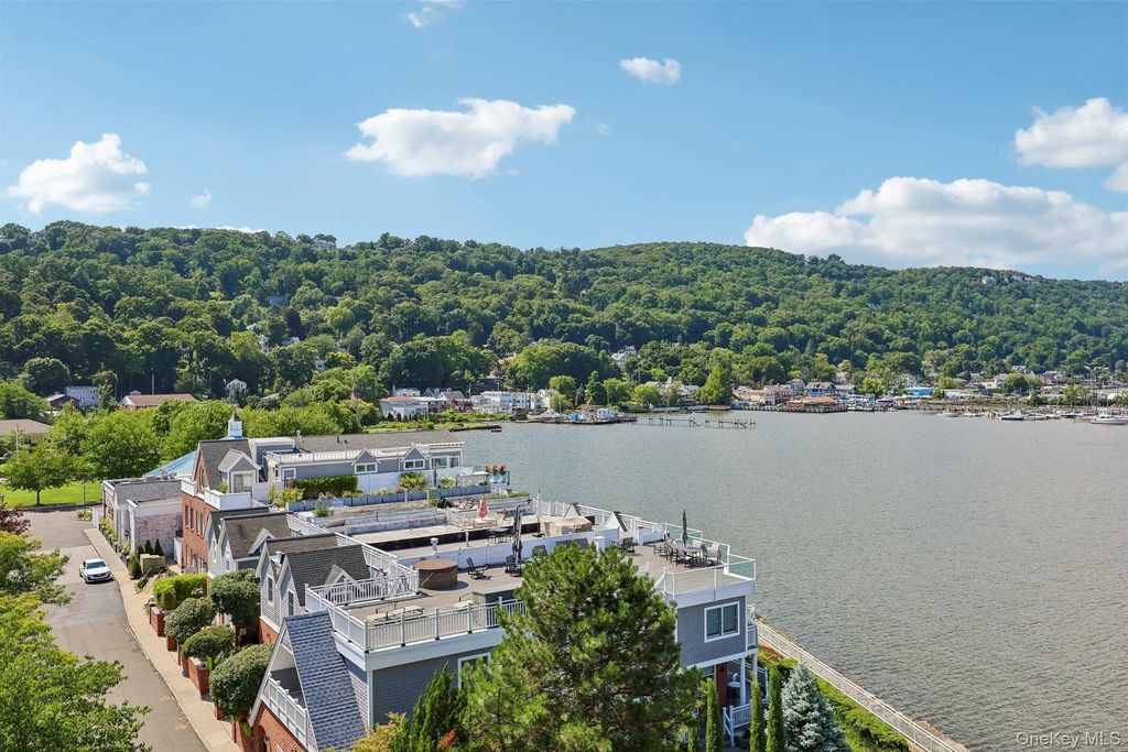 409 Harbor Cove # #409, Piermont