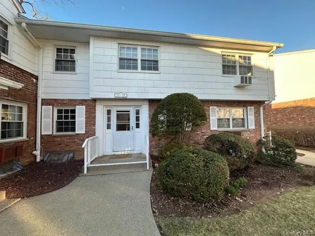 156 Parkside Drive # 156, Suffern