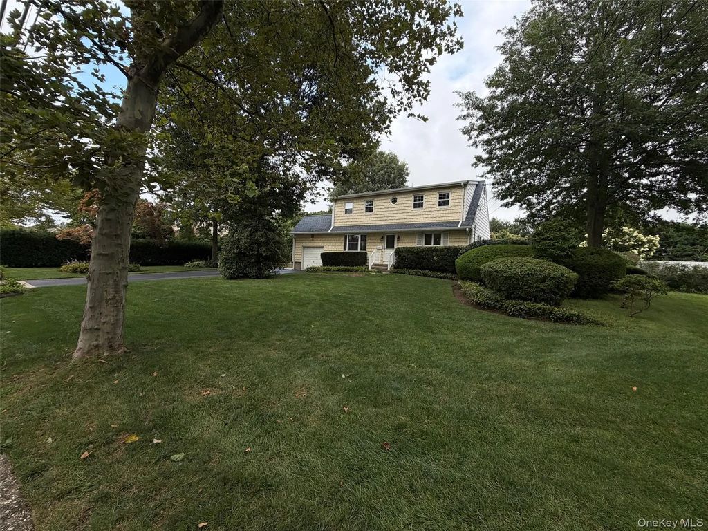21 Purdy Avenue, East Northport