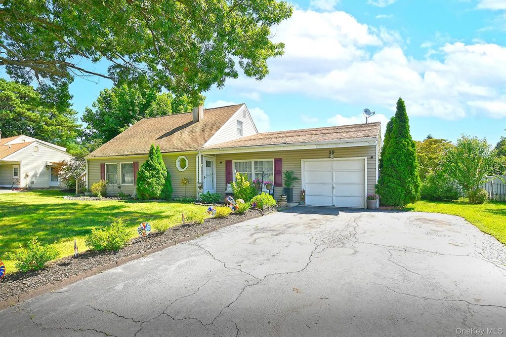 29 Torrey Pine Lane, Medford
