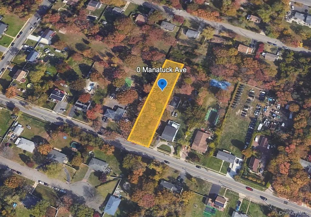 Manatuck Boulevard, Bay Shore