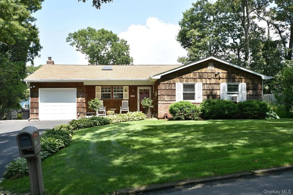 273 Deer Road, Ronkonkoma