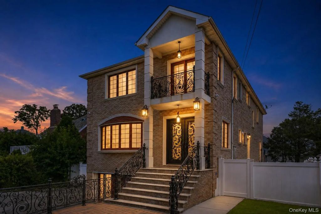 8411 Homelawn Street, Jamaica Estates