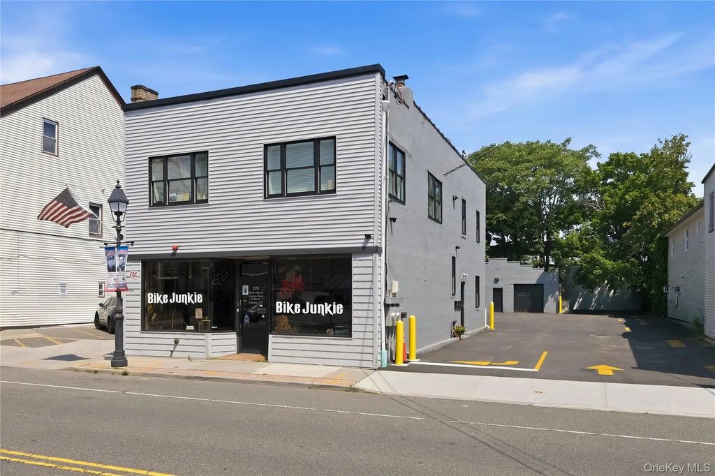 272 Broadway, Bethpage
