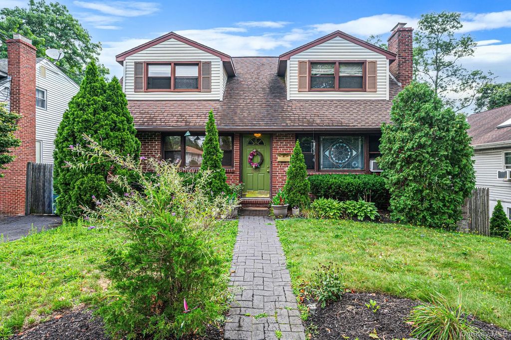 288 Nassau Road, Huntington