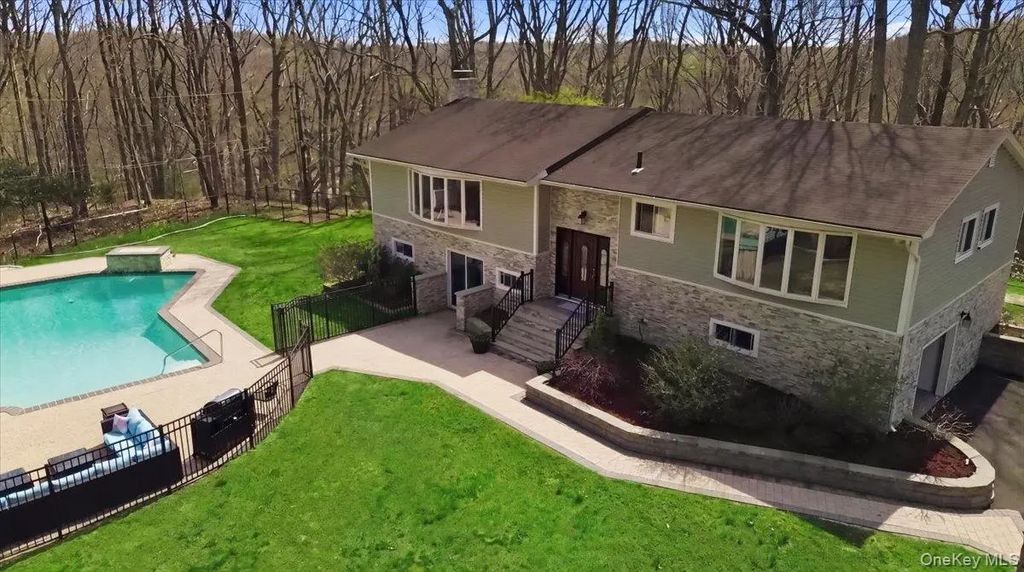 263 Oyster Bay Road, Mill Neck
