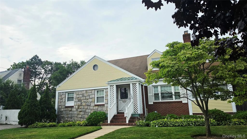 146 Lincoln Road, Hempstead