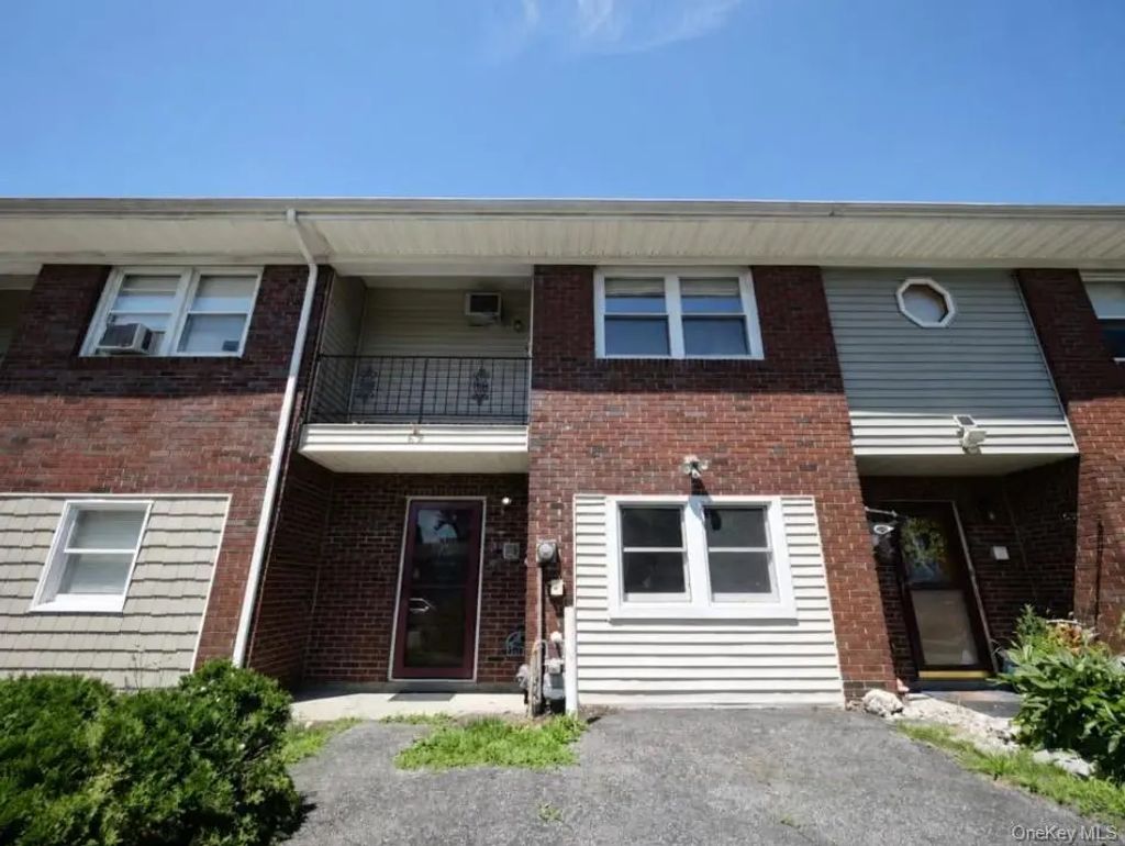 82 Vails Gate Heights Drive, New Windsor