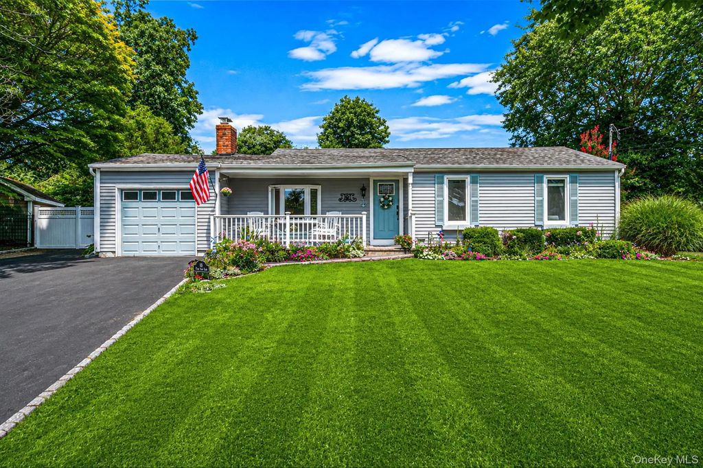 16 Pine Edge Drive, East Moriches