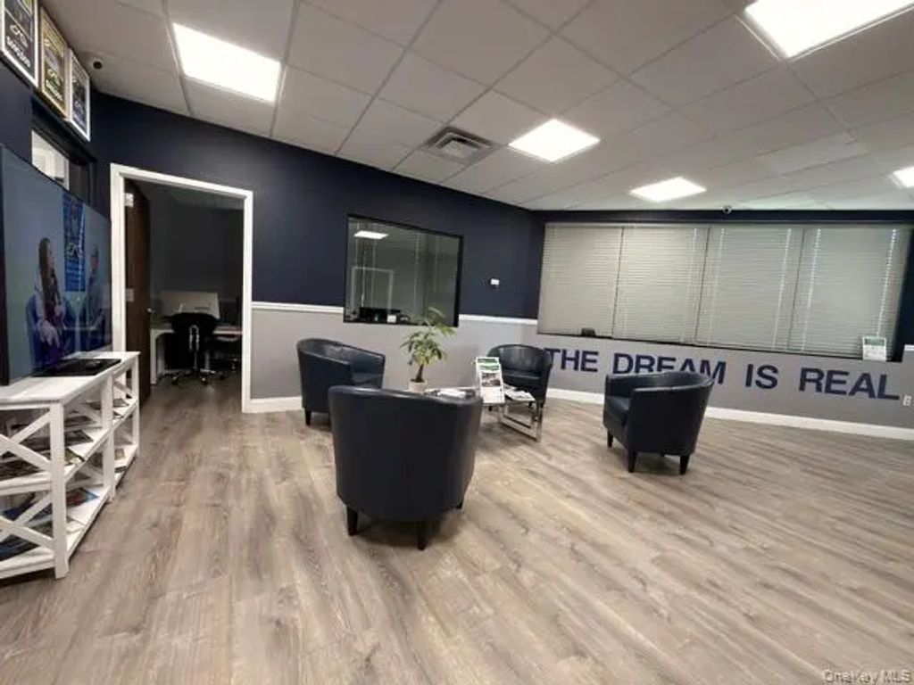 608 Johnson Ave # 7, Bohemia