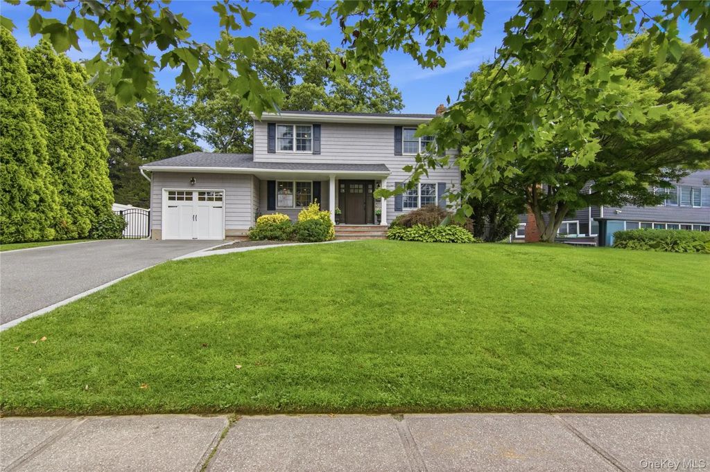 1 Wenmore Court, Commack