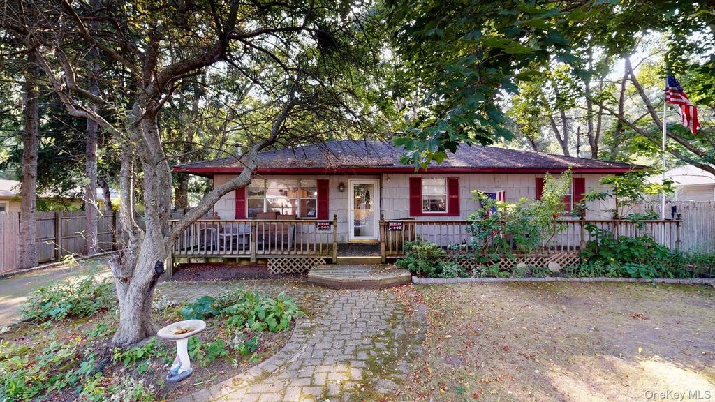 391 Starlight Drive, Shirley