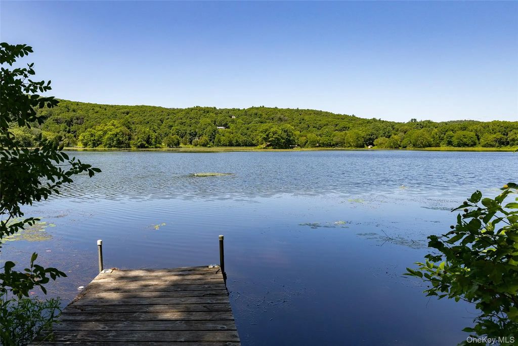 31 Lake Shore Drive, Pine Plains