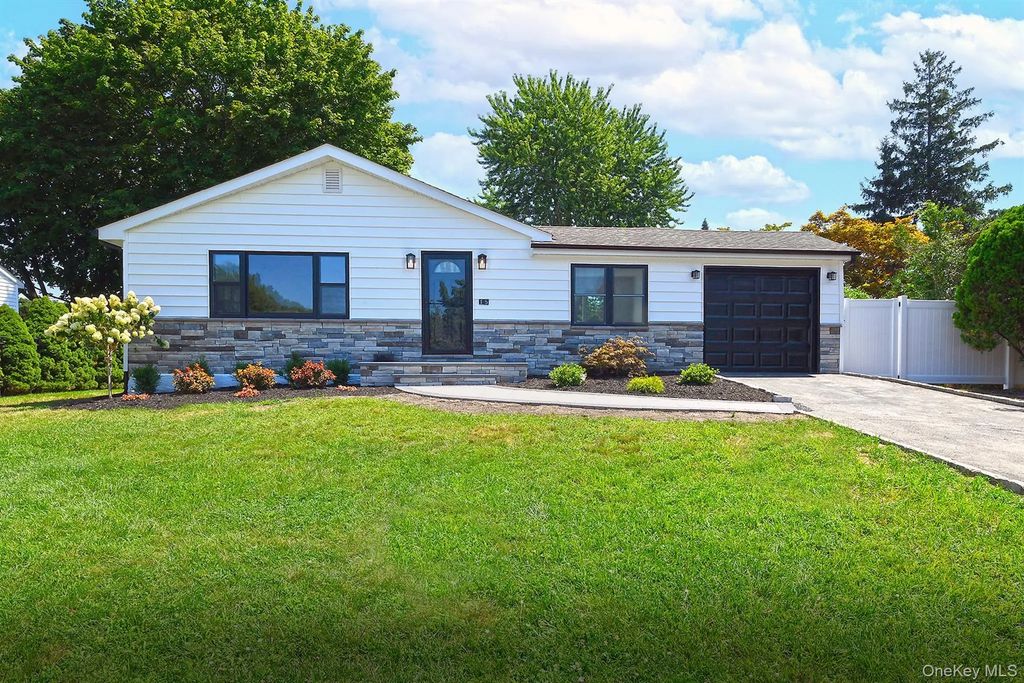 15 Parkview Drive, Commack