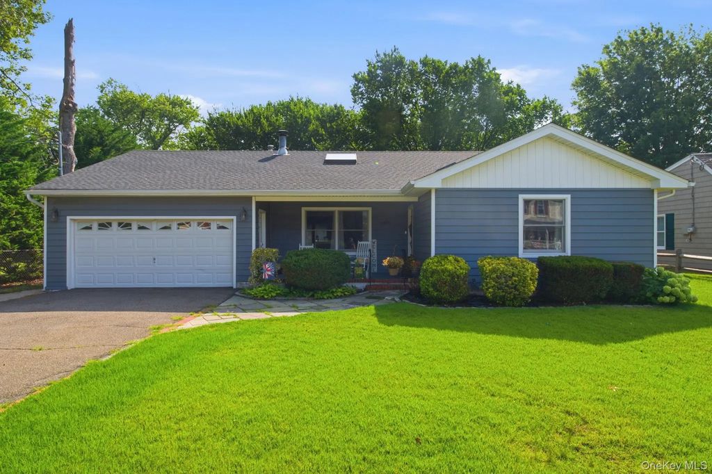 65 Jervis Avenue, Copiague