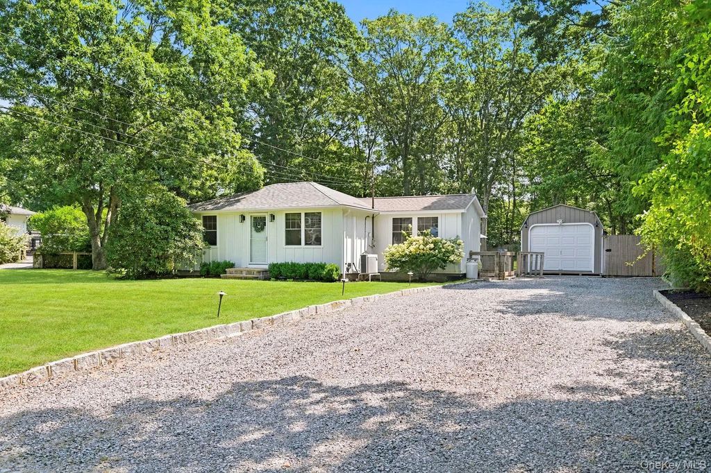 22 Matthews Drive, Remsenburg