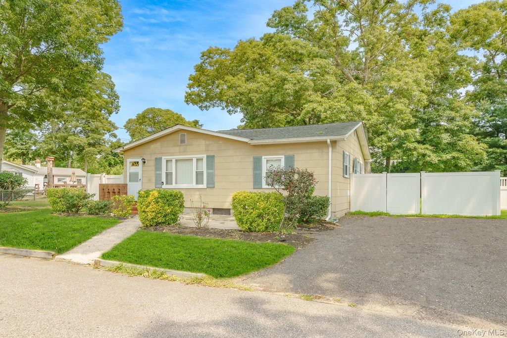 49 Salem Street, Patchogue