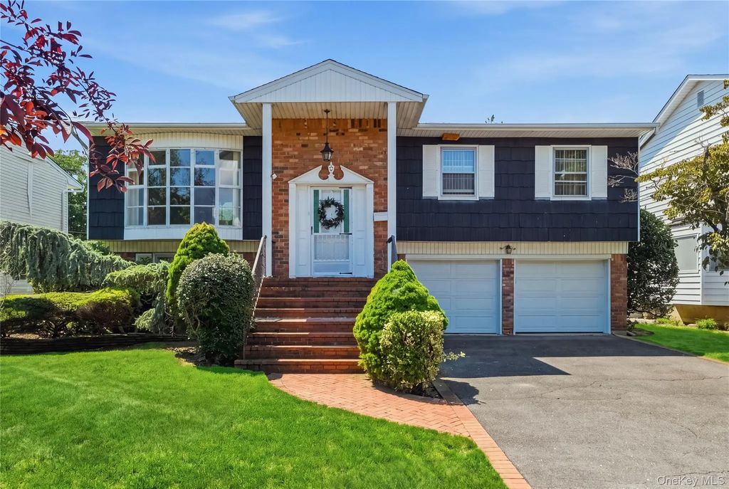 18 Valley Lane E, Valley Stream
