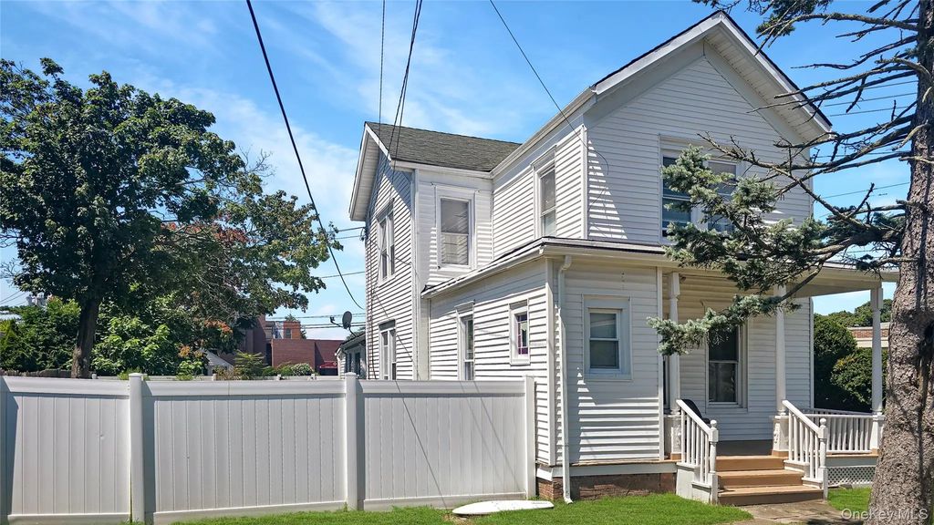 76 Oak Street, Patchogue