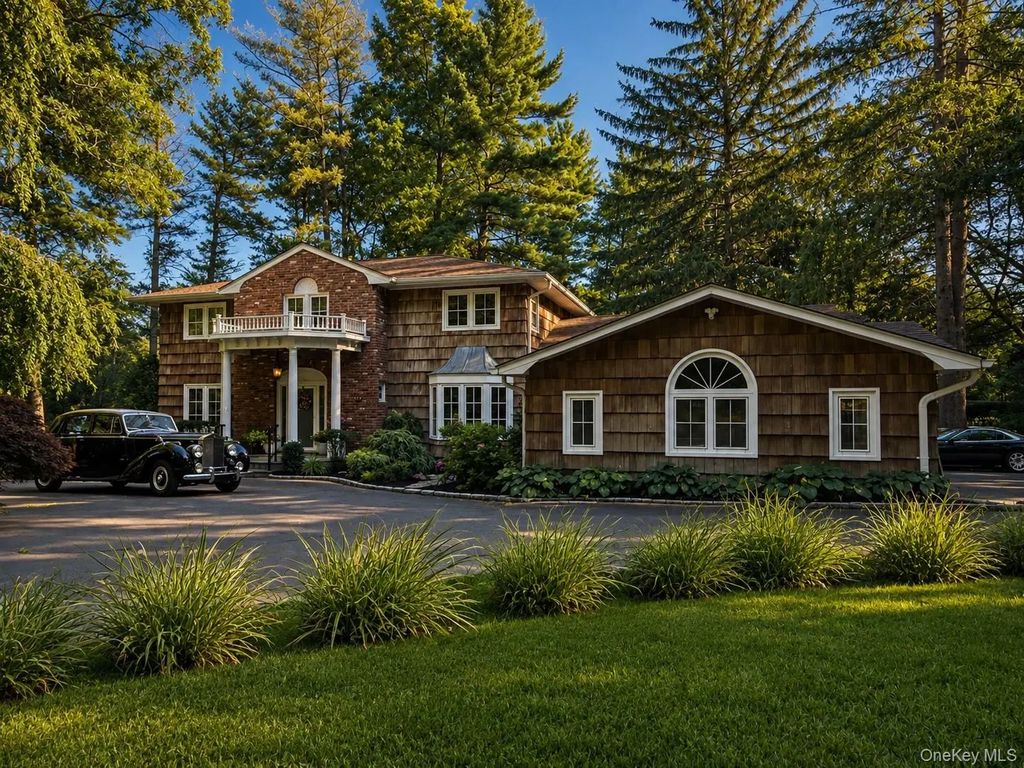 1846 Muttontown Road, Syosset
