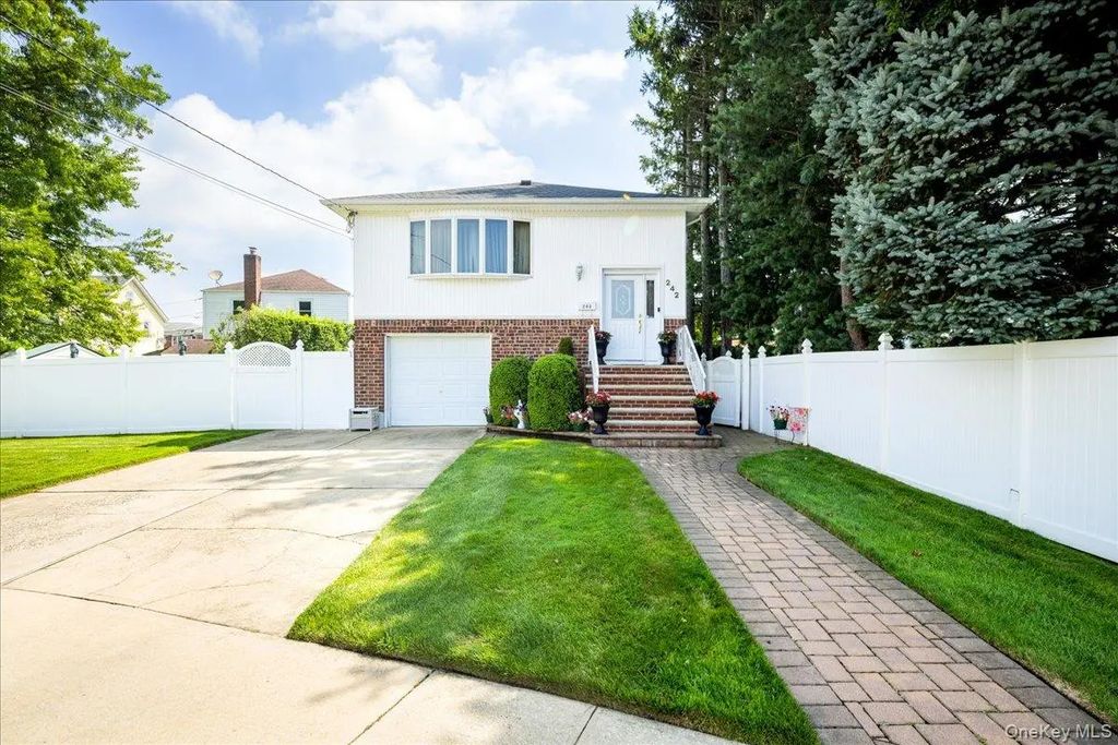 242 Seidman Place, Franklin Square