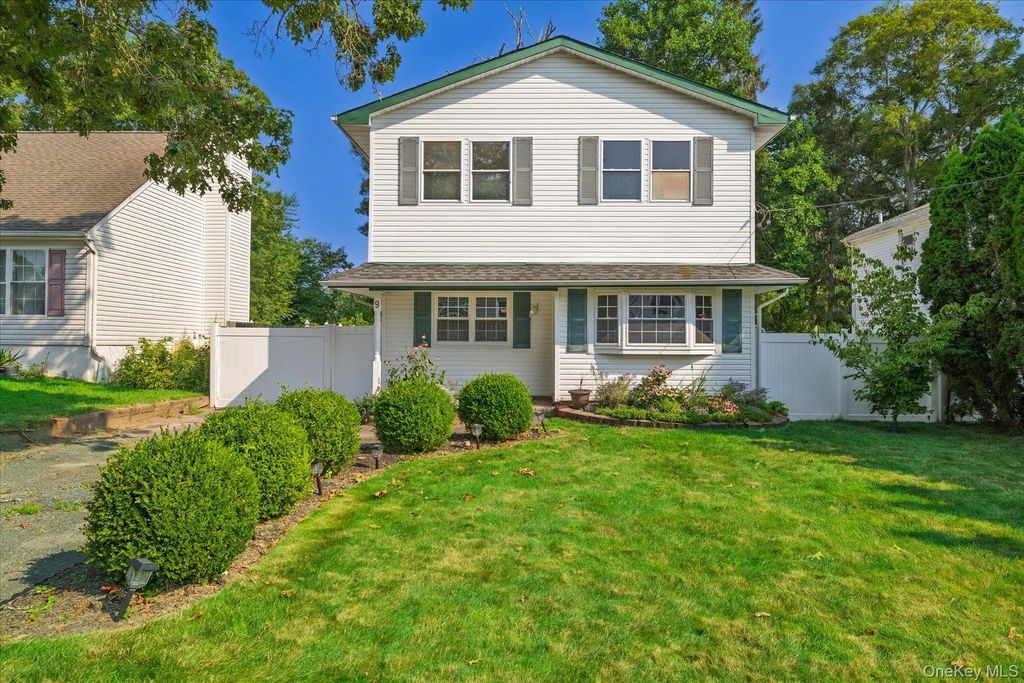 9 Robinson Drive, Shirley