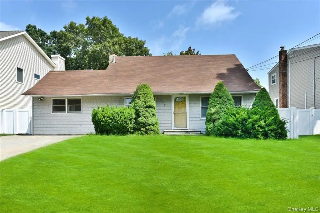 257 Maple Street, Massapequa Park