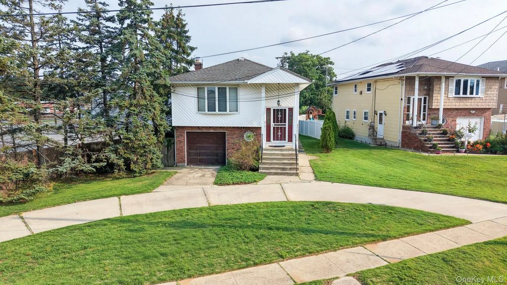1156 Midway Court, Franklin Square