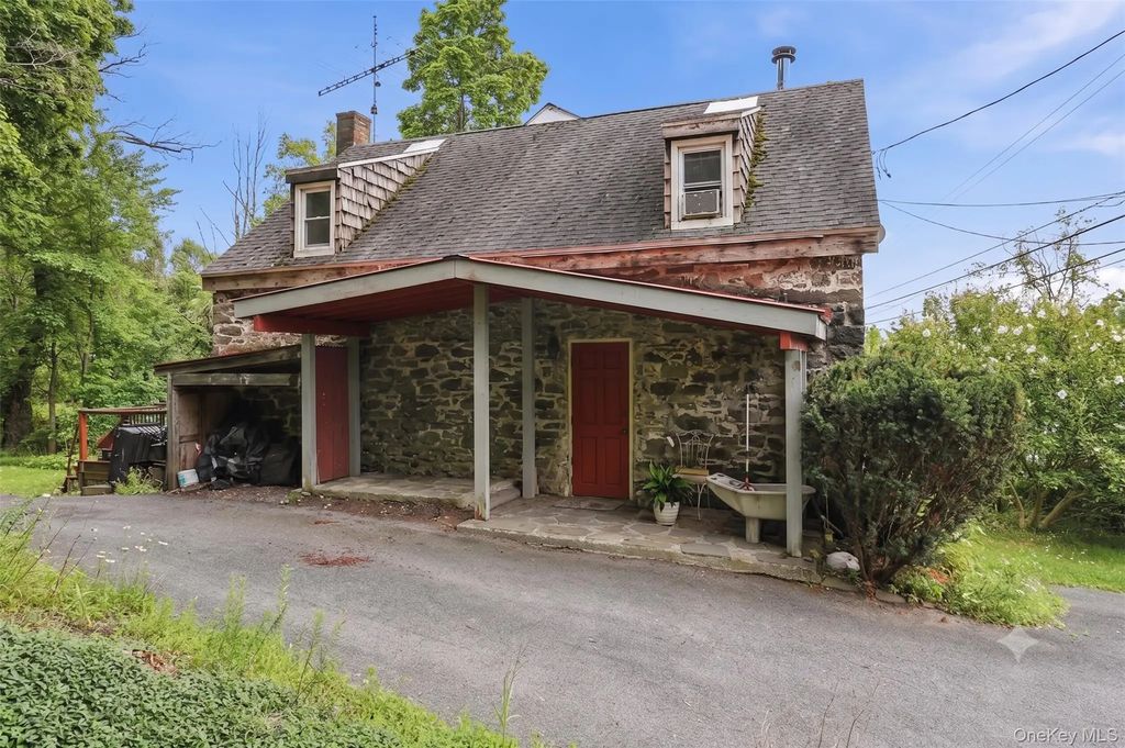 574 State Route 32 N, Esopus
