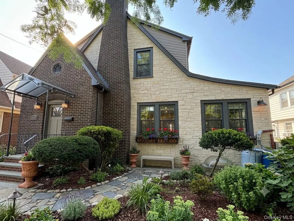 15744 Quince Avenue, Flushing
