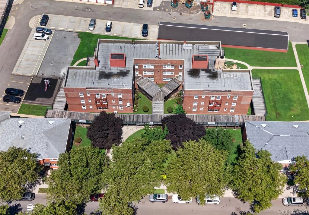 138-25 68th Drive # 3d, Kew Garden Hills
