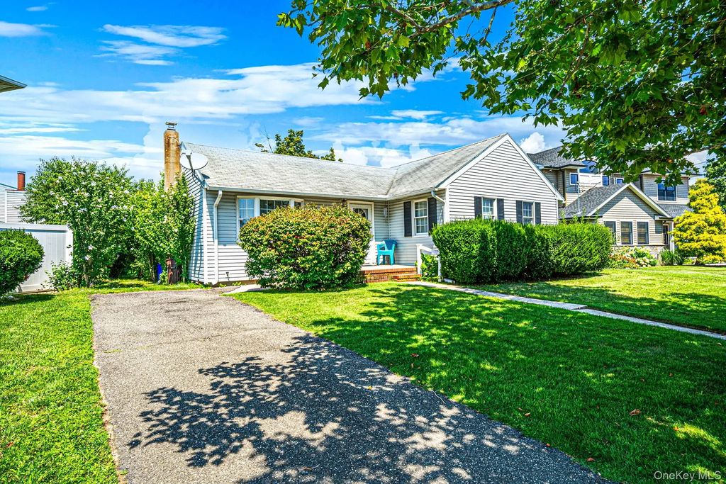 1 Bradish Lane, Babylon