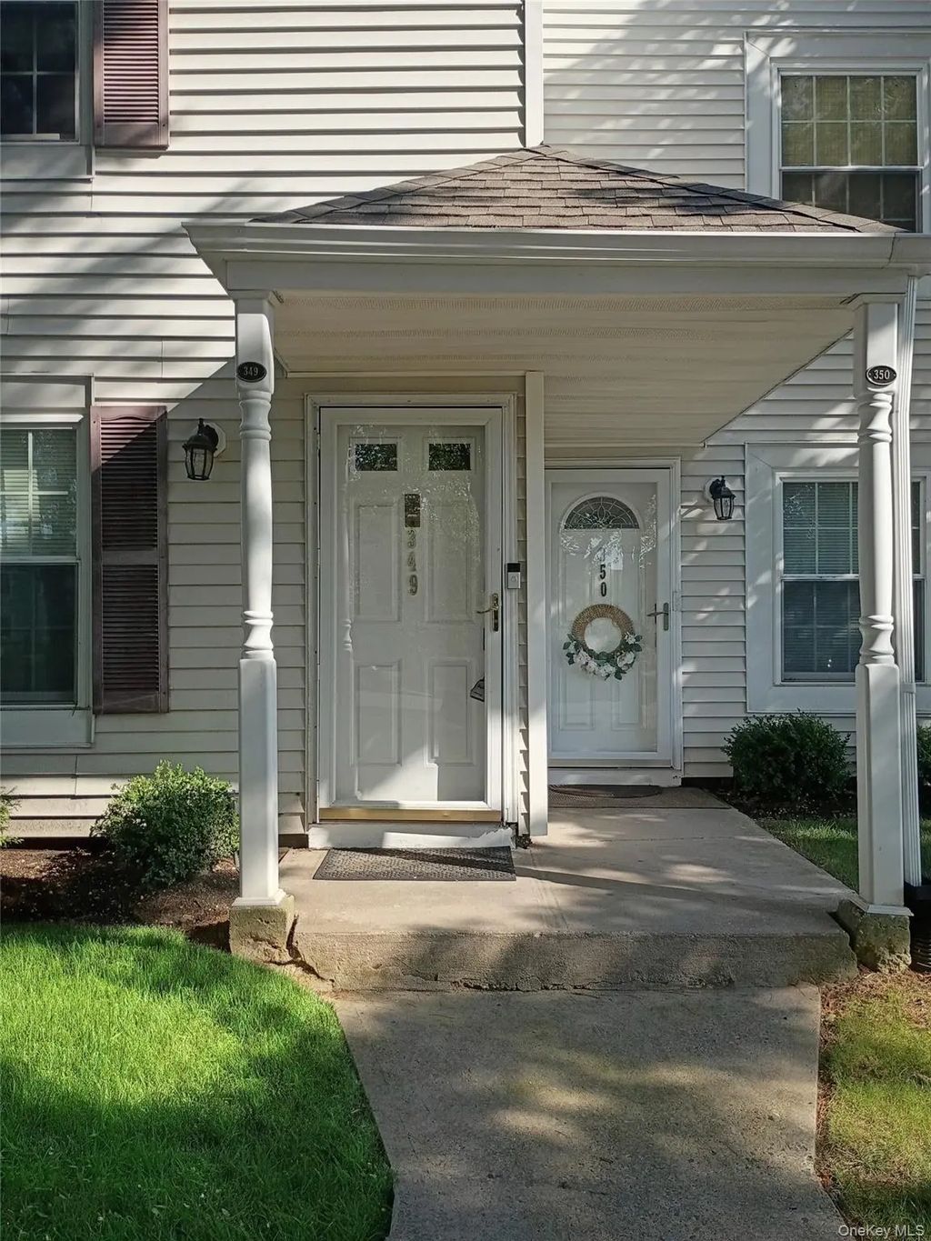 349 Artist Lake Drive, Middle Island