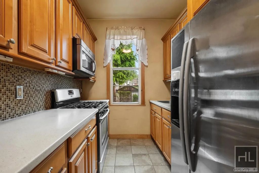 3424 34th Street, Astoria