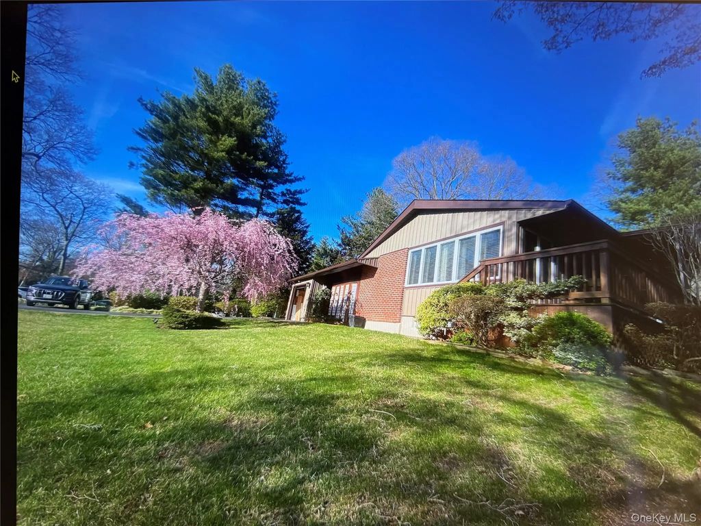 271 Terry Road, Smithtown