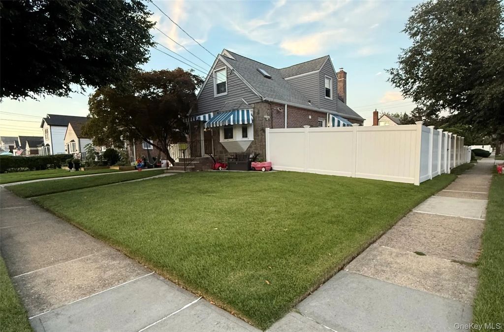 71 Ribbon Street, Franklin Square