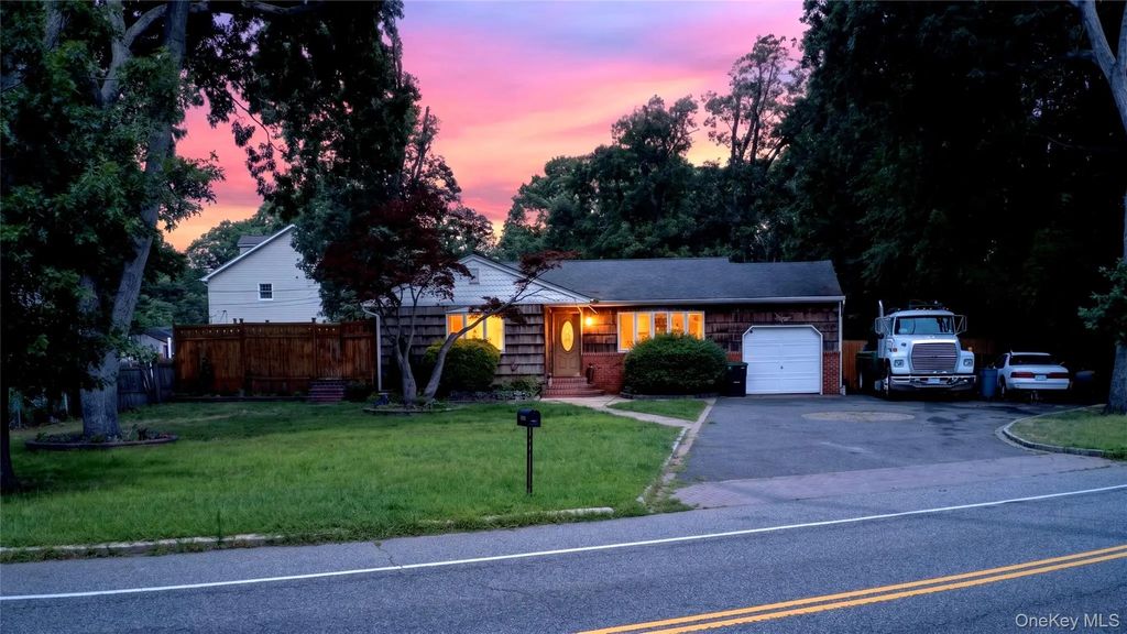 2109 Orinoco Drive, West Islip
