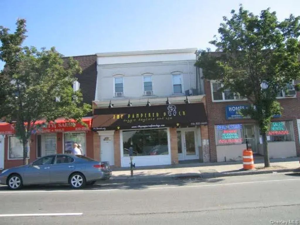 79 Broadway, Hicksville