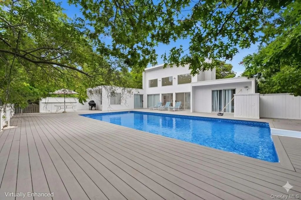 23 Deerfield Way, Quogue