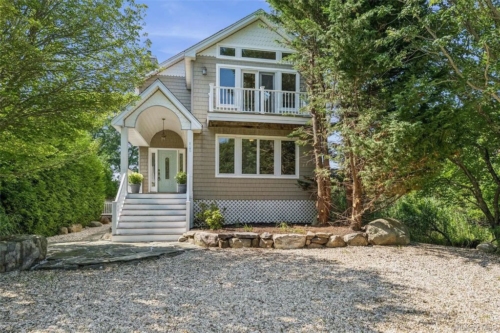 155 2nd Avenue, Peconic