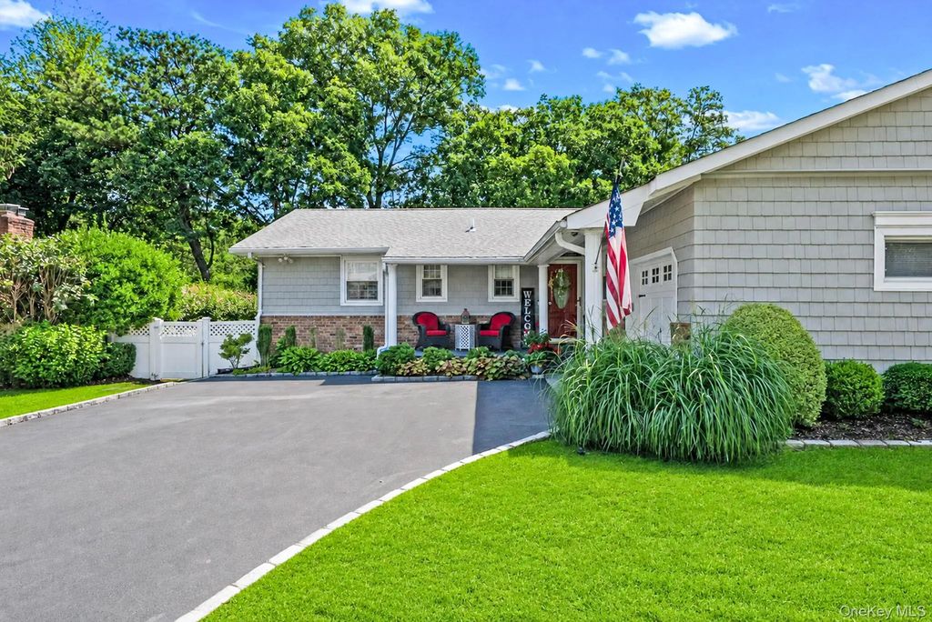 15 Locksley Lane, Nesconset