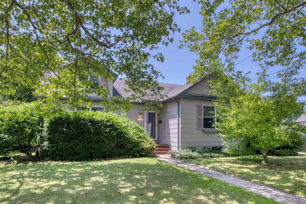 1227 Roanoke Avenue, Riverhead