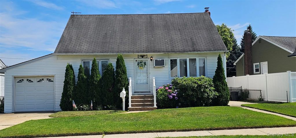 671 Blackstone Avenue, East Meadow