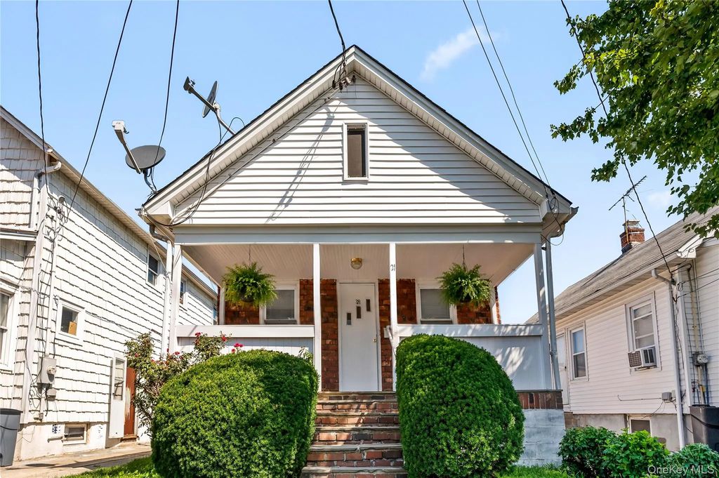 21 Beechwood Avenue, Port Washington
