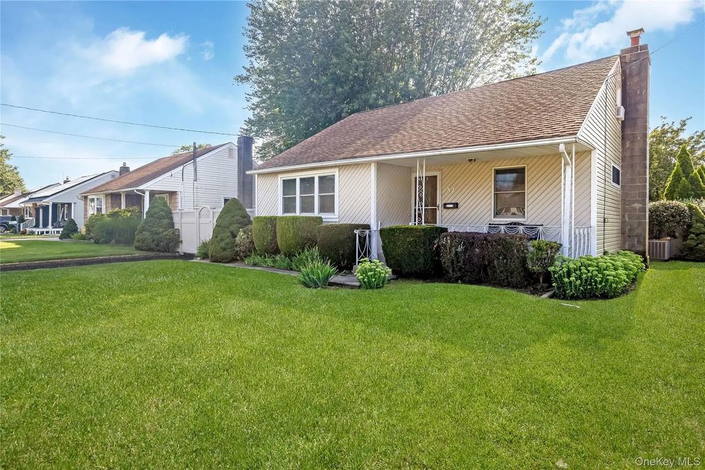 82 Herman Avenue, North Babylon