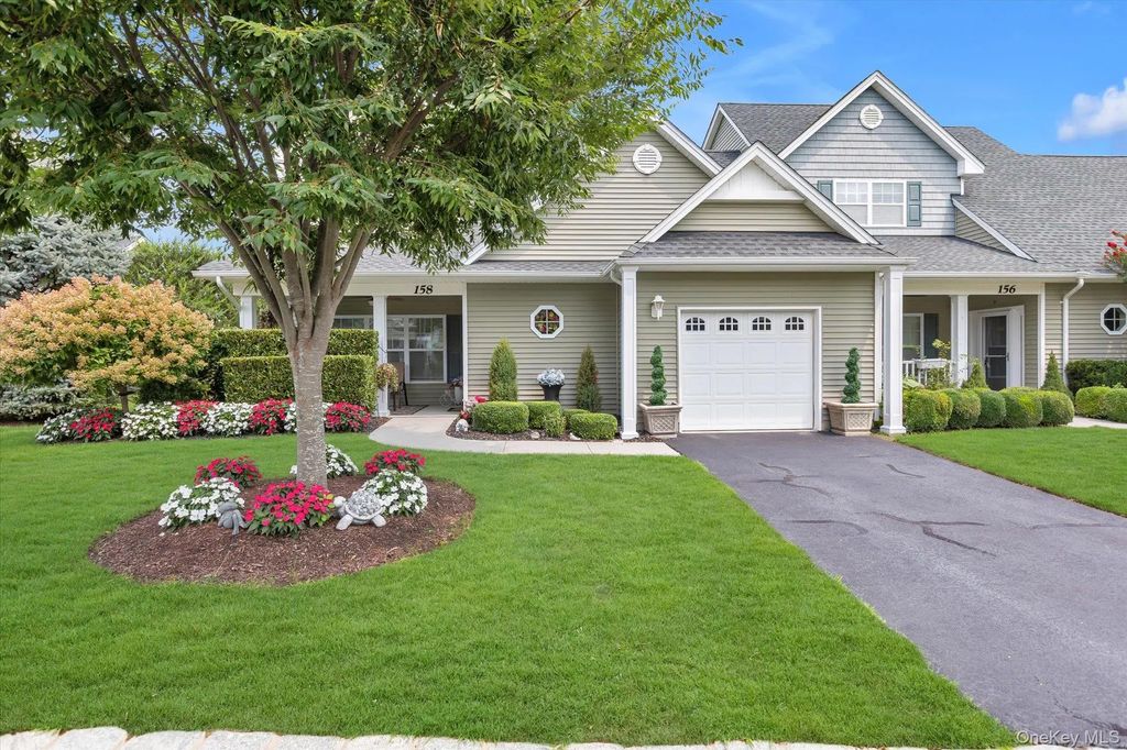 158 Stoneleigh Drive, Riverhead